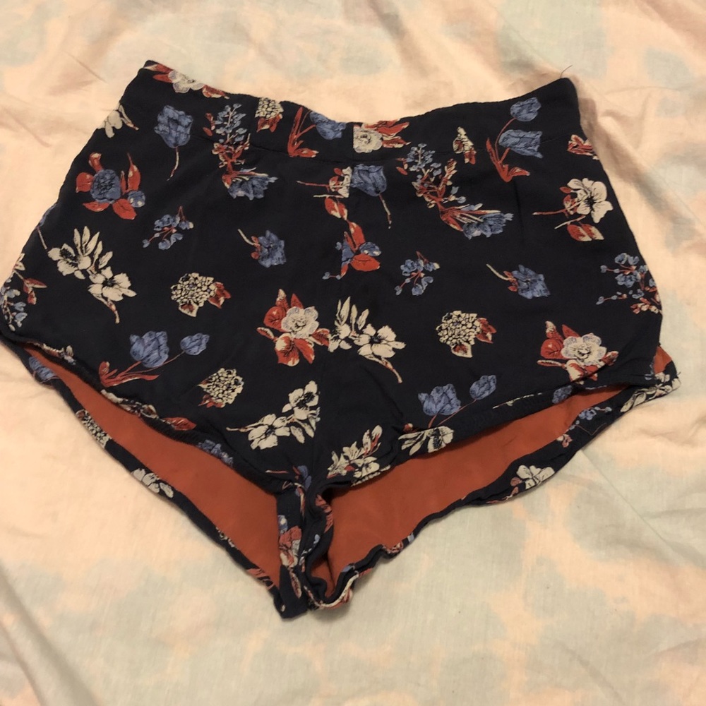 Kimchi Blue UO Navy Floral Short